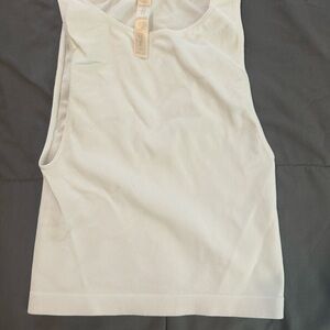 Fitted  White Tank Top cropped